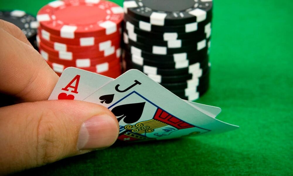¿Cómo ganar al blackjack? Trucos para hacerse con 14.000€