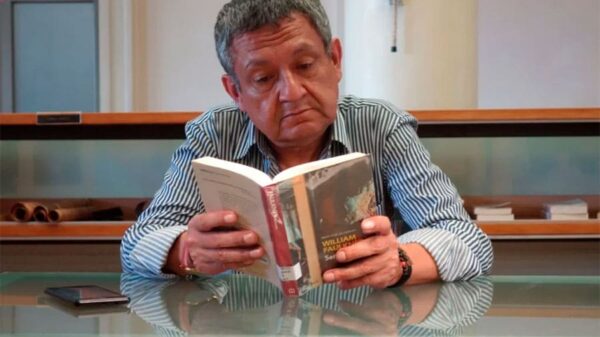 Eloy Jáuregui, cronista, murió a los 70 años.