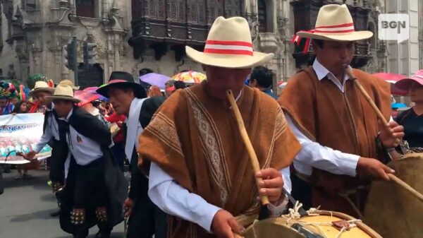 Danzas de Áncash en pasacalle limeño