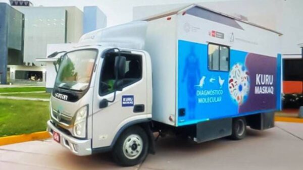 laboratorio móvil del INS en Casma apoya lucha contra el dengue.