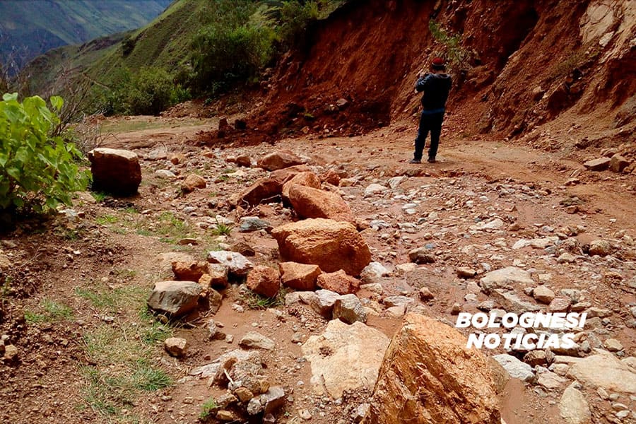 vías vecinales interrumpidas por deslizamientos en Pampas
