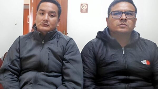 Dos policías sentenciados por exigir coima a transportista.