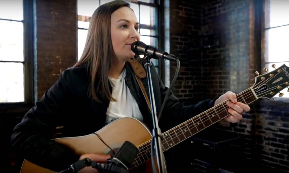 Melodías del alma: la emotiva llegada de Marielle Kraft a Lima.