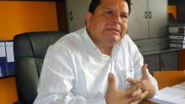 Exalcalde Roberto Briceño condenado por agredir a su expareja.