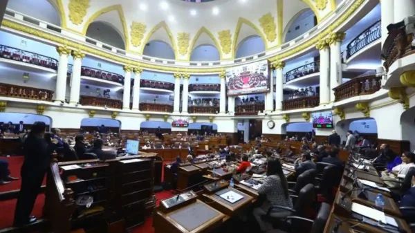 Congreso: aprueba reelección de alcaldes y gobernadores.