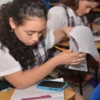 Congreso proyecta ley para prohibir el uso de celulares en colegios