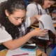 Congreso proyecta ley para prohibir el uso de celulares en colegios