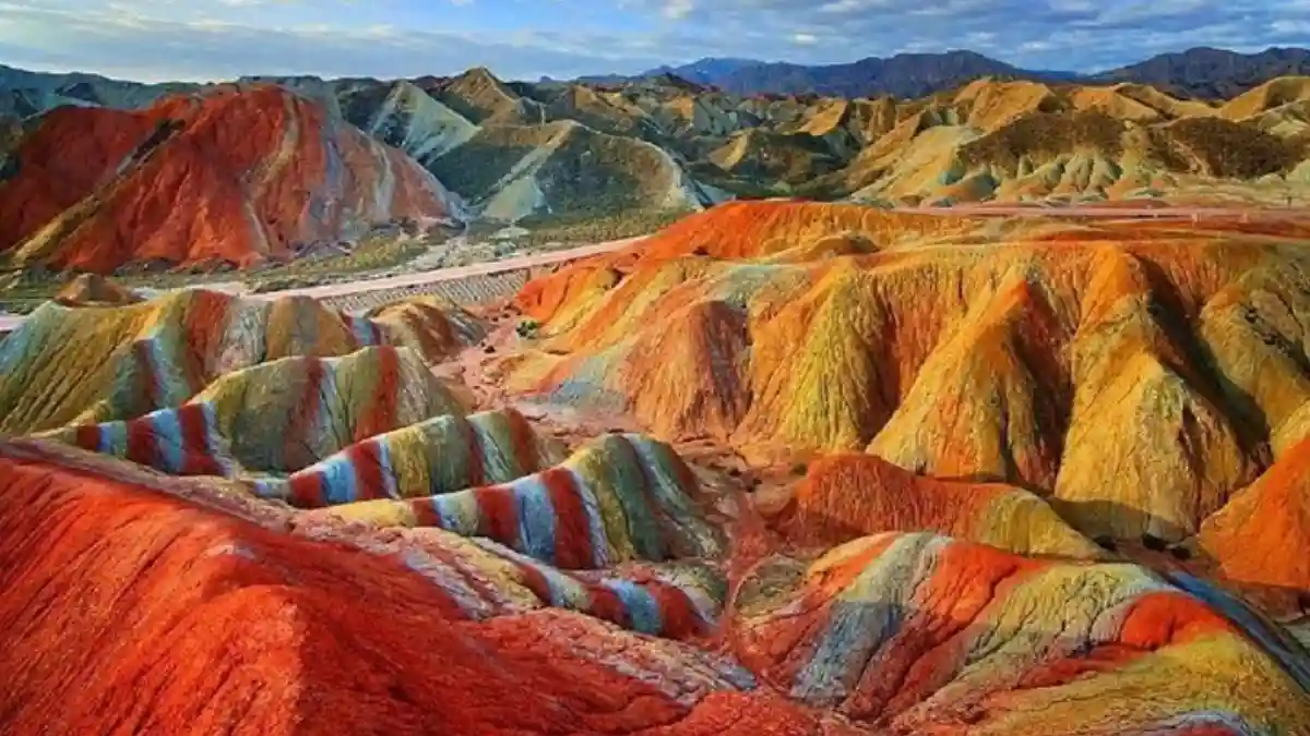 Montaña de Siete Colores: el arcoíris natural de los Andes