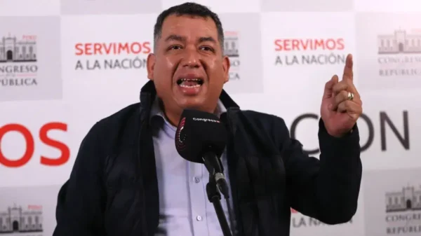 Darwin Espinoza: más de 20 denuncias constitucionales pendientes