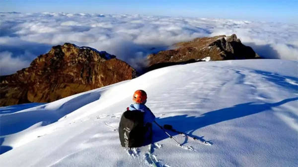 Deportes de aventura en Áncash como trekking, escalada y kayak en paisajes andinos