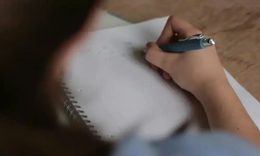 Escritura a mano vs. tecnología: legado en riesgo de desaparecer