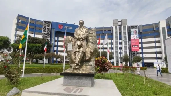 Estudiante de la UCV muere al caer desde el piso 12 en sede Los Olivos