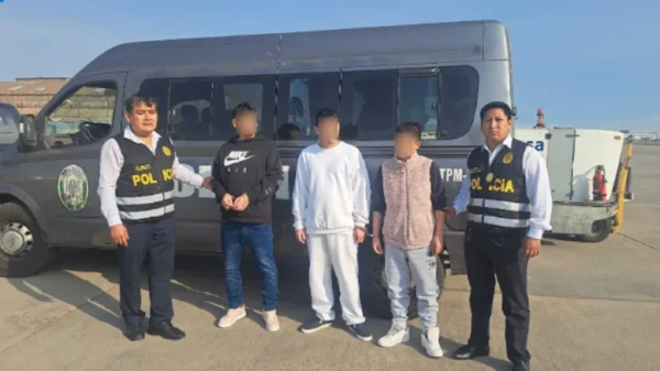 **"Cooperación internacional captura a tres fugitivos peruanos en EE. UU."**