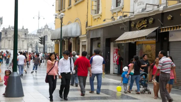 Perú podría alcanzar ingresos altos el 2042 con reformas radicales