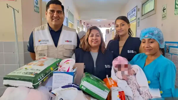 Bebé abandonada en basural recibe el alta tras 15 días de cuidados intensivos