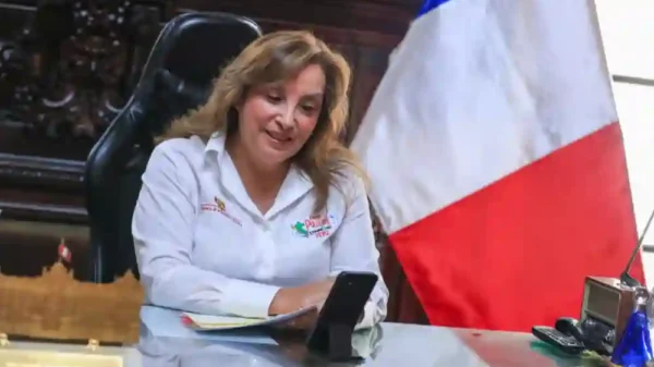 Aumento de sueldo de Dina Boluarte propone el MEF: ¿mérito, necesidad o provocación?