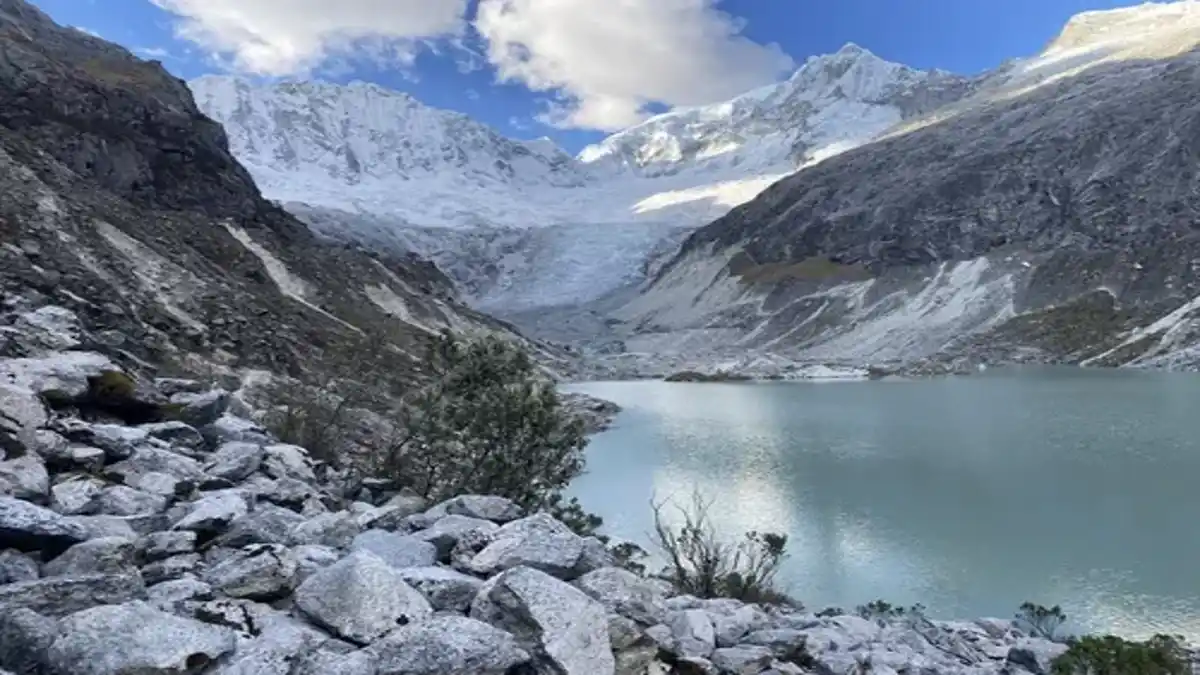 Cumbre del Nevado Vallunaraju a 5686 metros