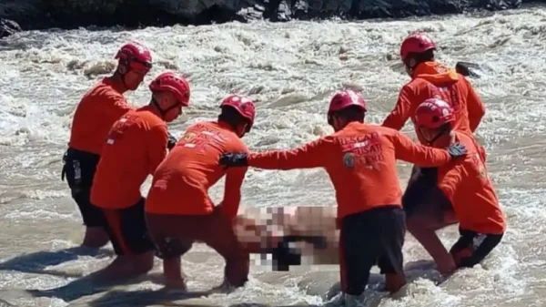 Brigada de Rescate PNP recupera cuerpos de tres desaparecidos que cayeron al río Santa