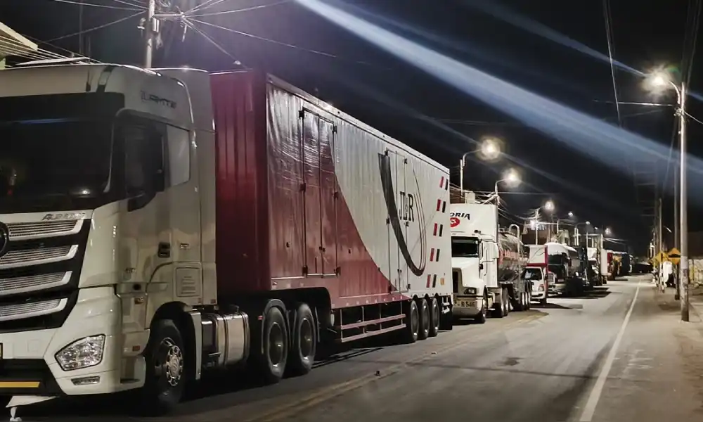 Sur del Perú se paraliza: bloqueos en la Panamericana y las regiones se hunden en el caos