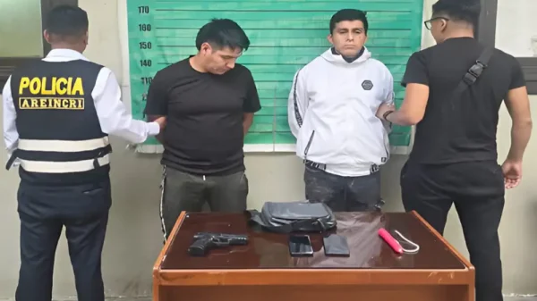 Capturan a sujetos con dinamita y arma mientras viajaban por la Panamericana Norte