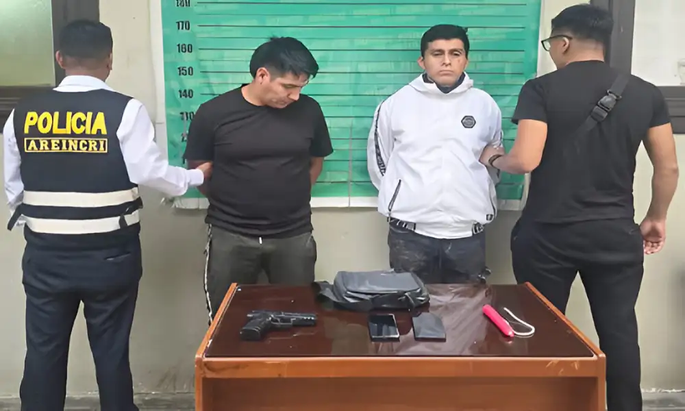 Capturan a sujetos con dinamita y arma mientras viajaban por la Panamericana Norte