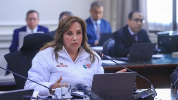Dina Boluarte desafía a la Corte IDH y respalda ley de amnistía en Perú