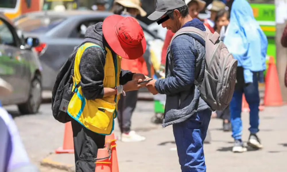 Congreso aprueba cárcel por venta ilegal de chips en vía pública
