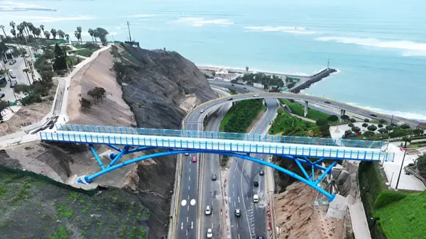 Puente turístico que conecta Miraflores y Barranco inaugurado en Lima