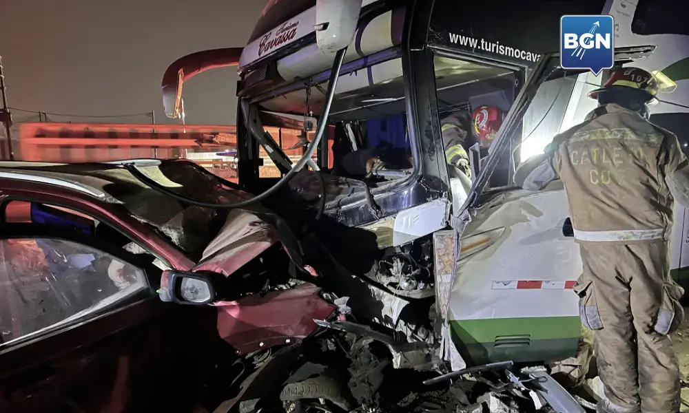 Policía fallece tras brutal choque entre camioneta y bus en Panamericana Norte