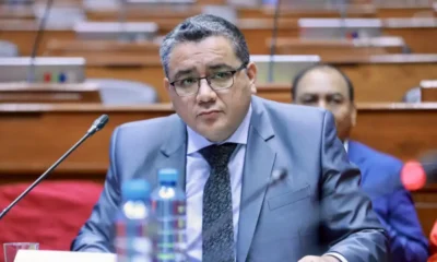 35 congresistas exigen salida inmediata del ministro Santiváñez