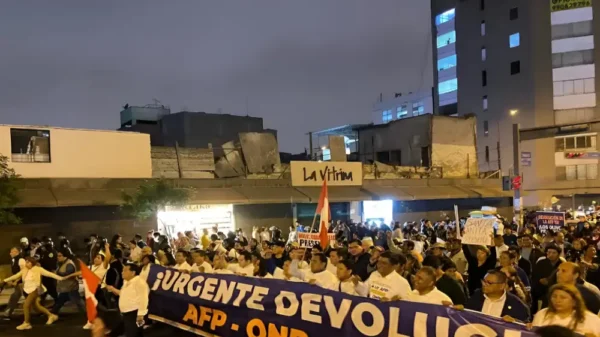 Protestas en el Centro de Lima tras nueva ley de pensiones