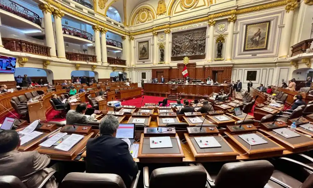 Congreso aprueba pensión digna para maestros jubilados