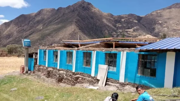 ¡Alerta en Corongo! Vientos destruyen aulas en colegio de Aco