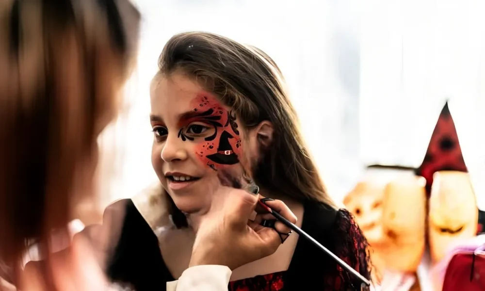 Caritas pintadas con plomo amenazan la salud infantil en Halloween