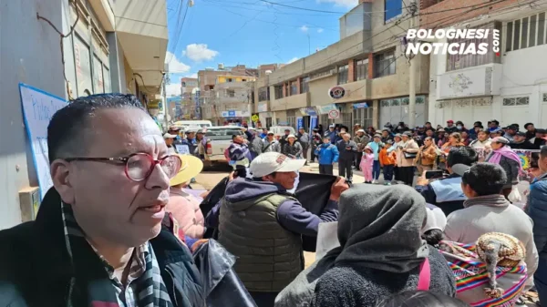 Phillip Butters se salva de linchamiento en Puno: “¡Que salga el asesino!”