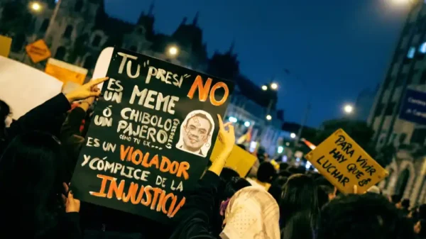 Protestas en Lima dejan un muerto y más de cien heridos tras dura represión policial