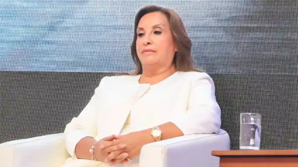 Dina Boluarte exige pensión vitalicia y un paquete de beneficios del Estado