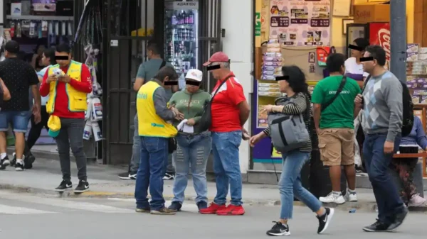 Pareja cae por venta ilegal de chips usados en extorsiones en Nuevo Chimbote