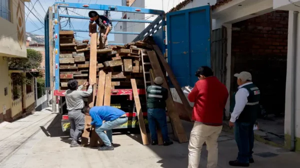 Operativo de Serfor en Chimbote contra el comercio de madera ilegal en Áncash