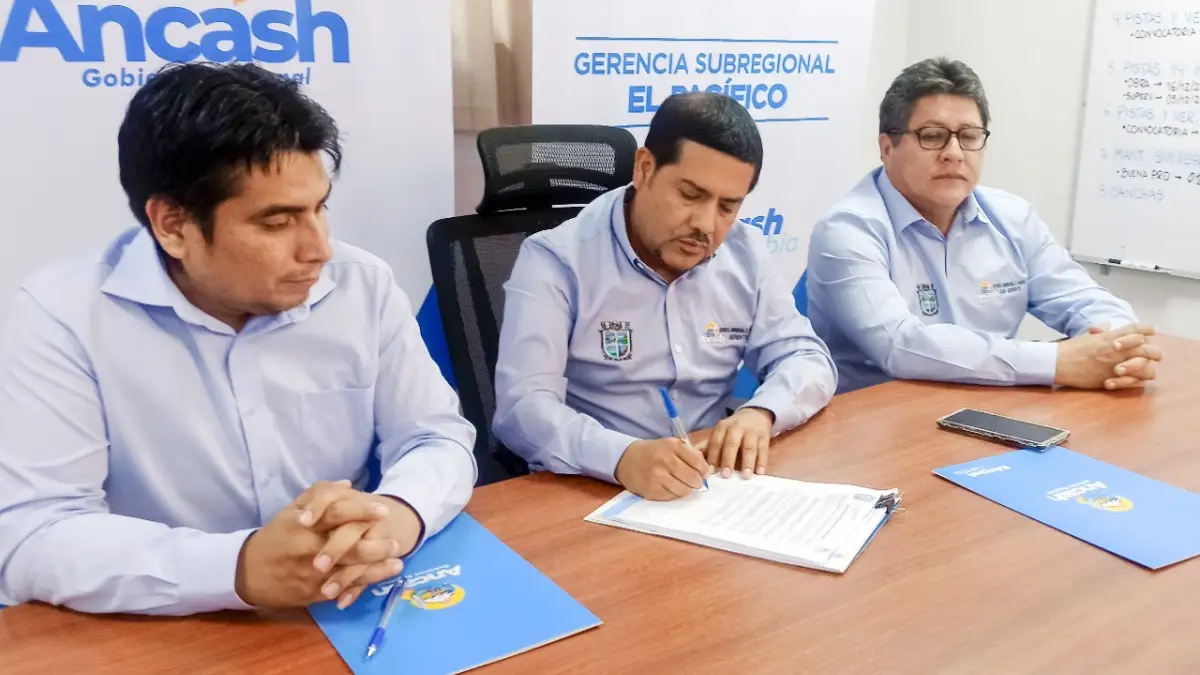 La Gerencia Subregional El Pacífico (SREP) firmó el viernes 5 de diciembre un contrato por S/ 77 millones con el Consorcio Chavín de Huántar para reactivar la construcción del Coliseo Gran Chavín