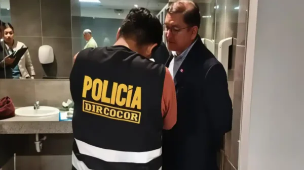 Fiscal detenido en flagrancia tras recibir soborno en baño de Miraflores