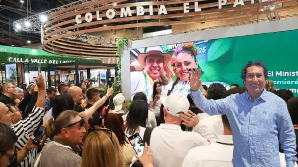 Alcalde de Santa, Alex Motta, cuestionado por viajar a Colombia con viáticos municipales