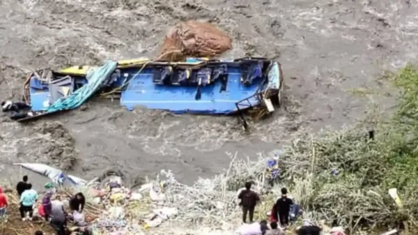 Tragedia vial en Conchucos deja 6 muertos tras volcadura de bus en carretera abandonada
