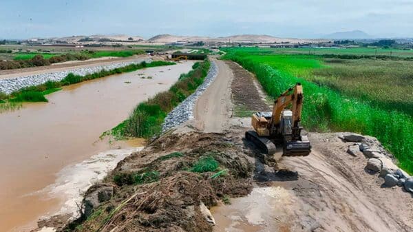 Intervención preventiva en el río Lacramarca para evitar inundaciones en Chimbote