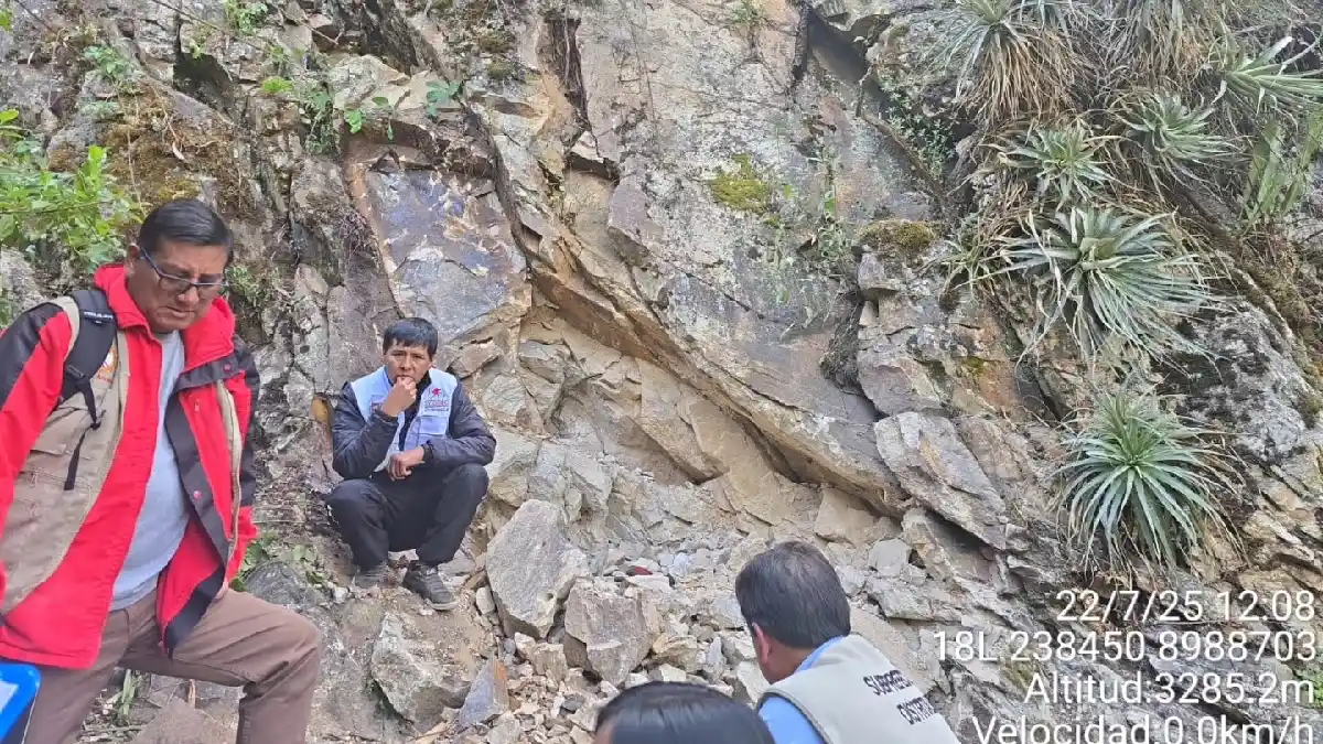 Autoridades del Mincul y la DDC Áncash inspeccionan grietas por explosivos en el sitio arqueológico Gatin.