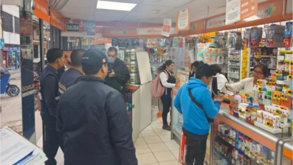 Clausuran boticas ilegales Áncash durante operativo sanitario.
