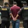 Sujeto detenido en Áncash es conducido por policías tras recibir cadena perpetua por violación en Macate