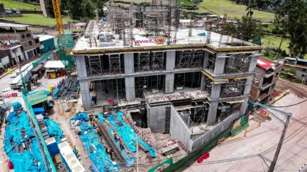 Centro de Salud de Chiquián en construcción en la provincia de Bolognesi Áncash