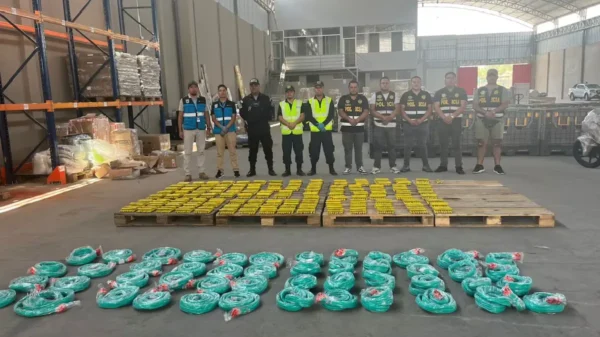 explosivos ilegales incautados por la policía en empresa de encomiendas en Ica enviados desde Áncash
