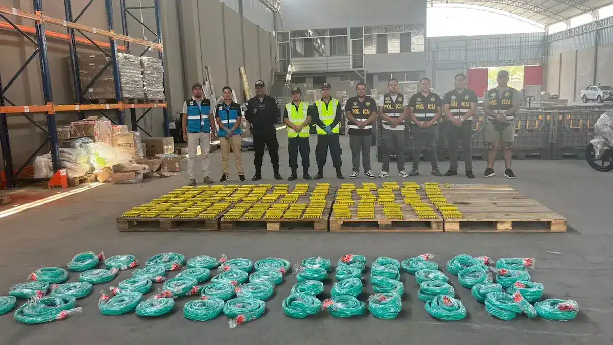 explosivos ilegales incautados por la policía en empresa de encomiendas en Ica enviados desde Áncash